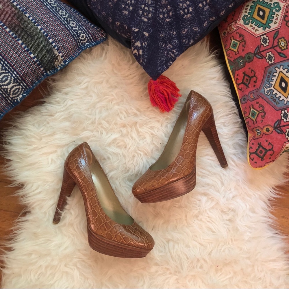 Stuart Weitzman Embossed Leather Pump